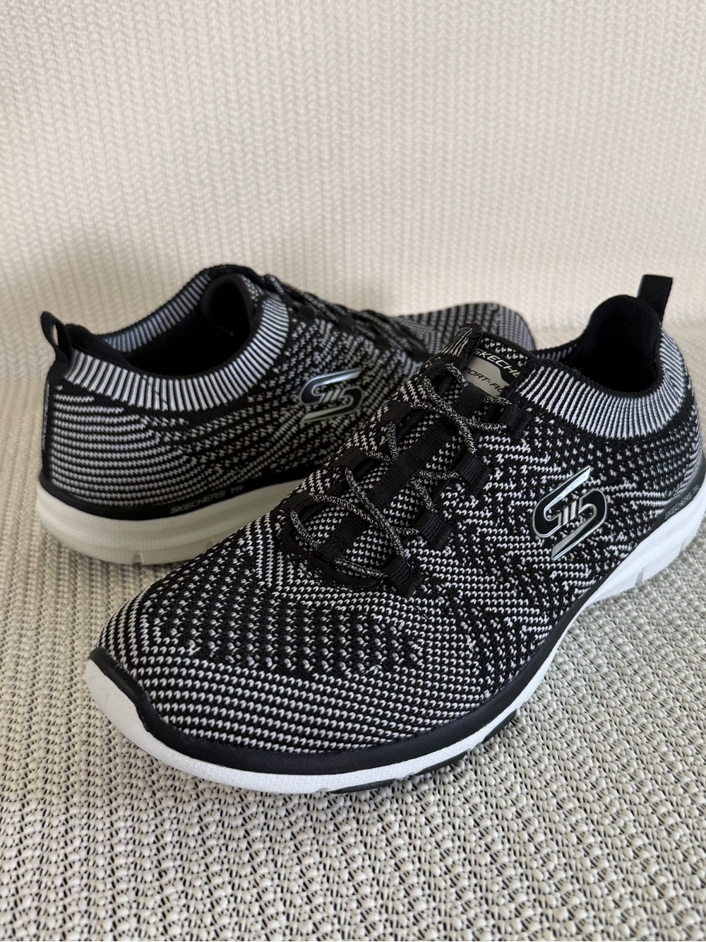 Skechers Sport Fast Fit Air-Cooled Memory Foam Knit Slip-On Sneakers Women’s 9.5